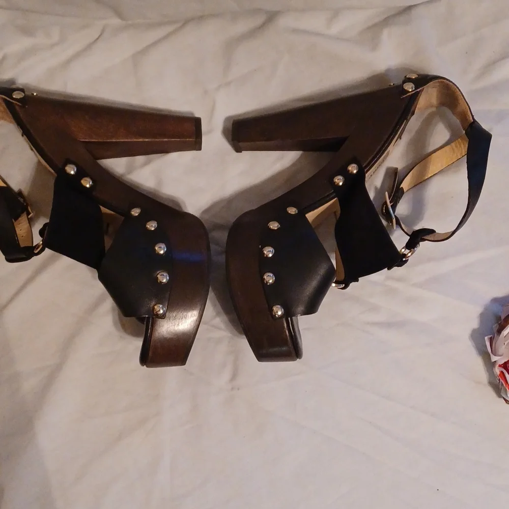 Jimmy Choo - Picture 2 of 4